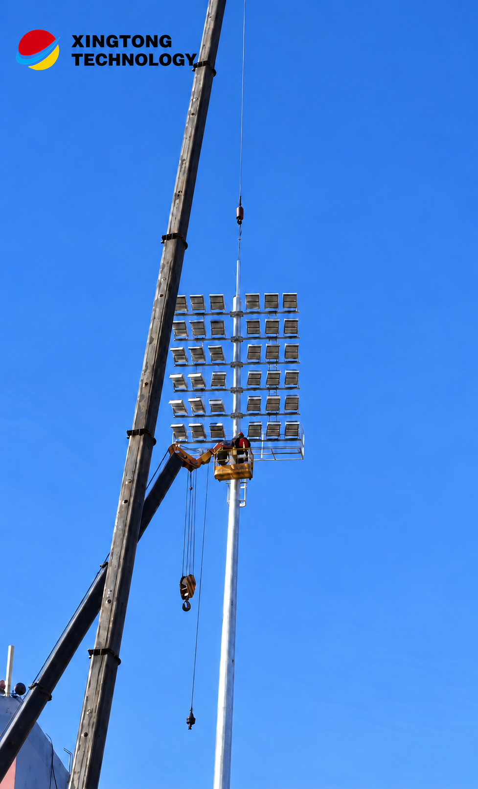 Close-up of the high mast floodlight assembly during installation – Xingtong Technology